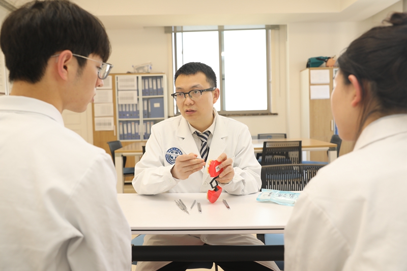 带教学生.jpg